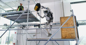Read more about the article Boston Dynamics-ის რობოტი მშენებლებს ეხმარება